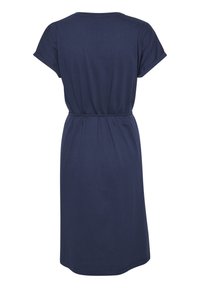 Tyrkysové šaty z tričkoviny vyrobené z měkké bavlny, s kulatým výstřihem, krátkými rukávy a elastickým pasem pro zvýrazněnou siluetu.