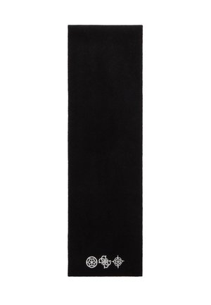 Czarny prostokątny szalik z trzema małymi białymi haftowanymi geometrycznymi symbolami blisko jednego końca.