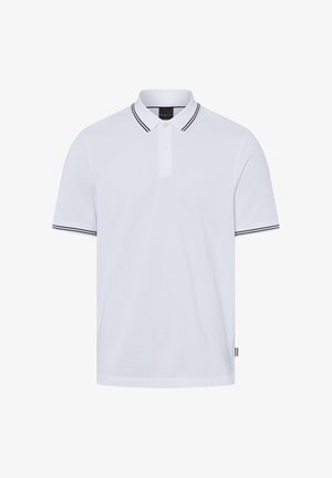 Biała koszulka polo z krótkim rękawem, czarne podwójne paski na kołnierzyku i krawędziach rękawów, zapinana na guziki listwa oraz mała boczna metka.