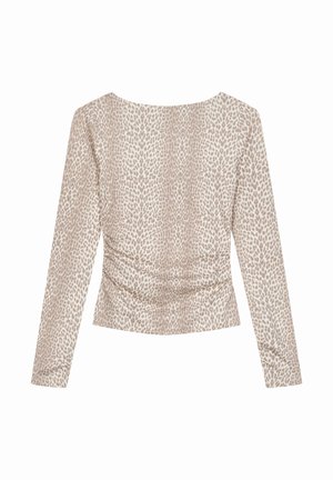 Top beige a maniche lunghe con stampa leopardata sottile, vita aderente e scollo rotondo, mostrato da dietro su sfondo bianco.