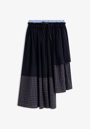 Jupe noire avec ourlet plissé à carreaux bleus et bruns, taille élastique avec doublure intérieure bleu clair et cordon de serrage noir à l'avant.