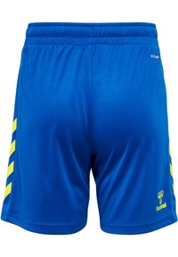 Blauwe sportshorts van gladde stof met een gele chevronpatroon aan de zijkanten en een rekbare tailleband. Hummel-logo rechts onderaan.