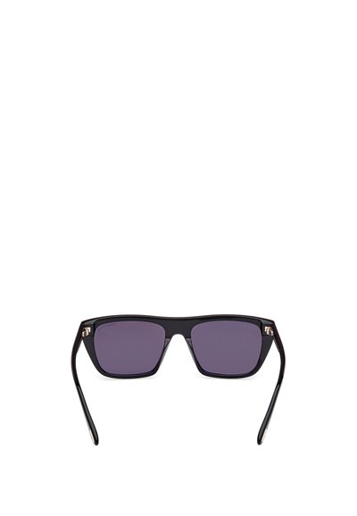 Ochelari de soare din plastic negru cu lentile violet, forma pătrată și brațe subțiri cu accente metalice subtile.