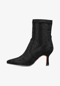 Seleccionado, black