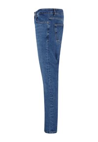 Uske traperice u plavom denimu, sa srednjim strukom, pet džepova, izblijedjelom teksturom i suptilnim detaljima šivanja uz šavove.