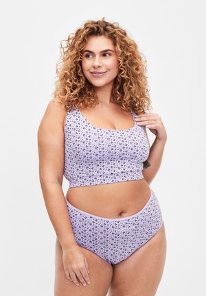 Lilla crop top og højtaljede trusser med små sorte blomstermønstre. Blødt stof med elastiske stropper og talje.