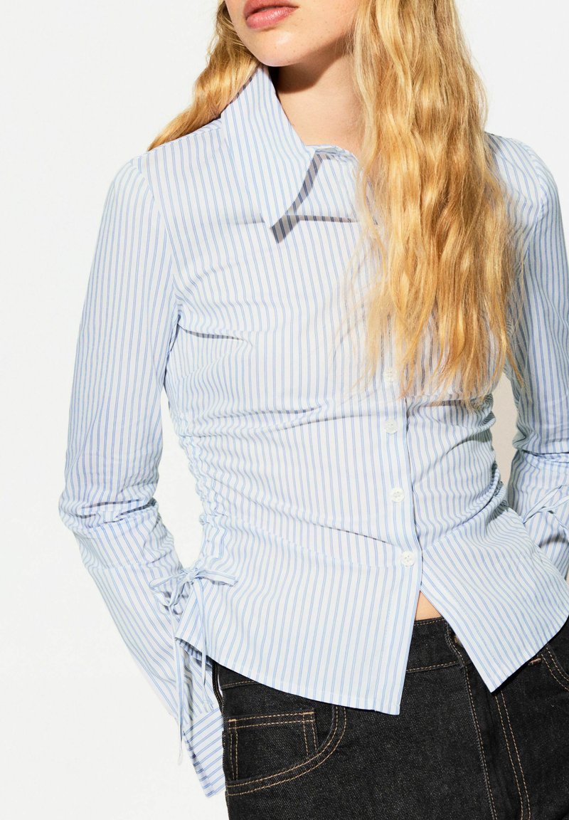 Bershka - Skjortebluser - light blue, Forstør