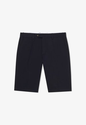 Pantaloncini su misura blu navy scuro fino al ginocchio con passanti per cintura, tasche laterali e chiusura frontale con bottoni.