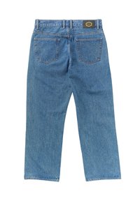 Blå denim jeans med en klassisk lige ben skæring, prydet med et sort og gult mærke, og to baglommer.