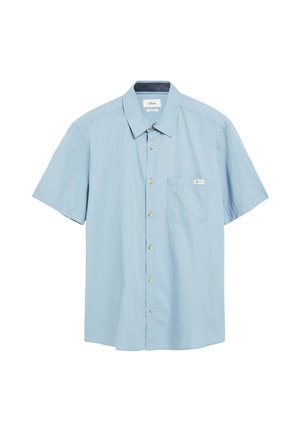 Chemise bleu clair à manches courtes, boutonnée, avec col et poche poitrine, présentée sur fond blanc.