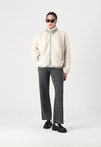 BDG Urban Outfitters OLIVE BOXY  - Flisinė striukė - ecru