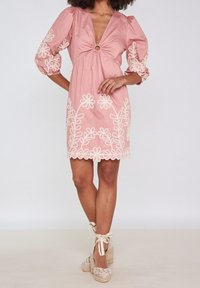 Maison 123 Denní šaty - light pink