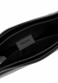 Thumbnail Image 3