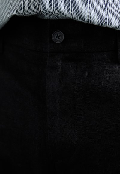 NN.07 CROWN - Šortai - black