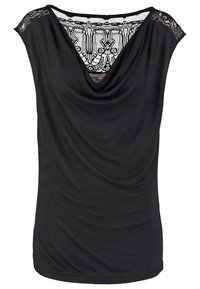 Černý top s kaskádovým výstřihem, zdobený krajkovými detaily na ramenech a hladkým, jemným textilním povrchem.
