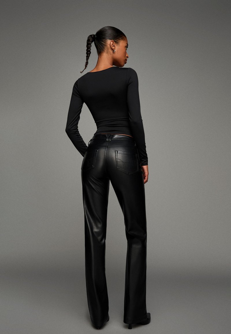 Bershka EFFECT Broek black/zwart