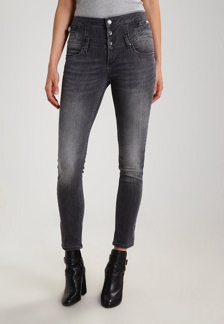 Černé skinny džíny ve vybledlém odstínu, s vysokým pasem, vícezdrojovým zapínáním a předními kapsami. Hladká denimová textura.