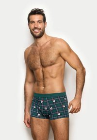 Bóxers para hombre en cuadros verdes con estampados de personajes en blanco y rojo. Cintura elástica, material de algodón, longitud a mitad del muslo.