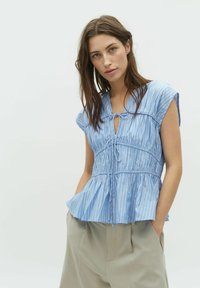 mbyM TANEIL-M - Bluza - spring blue stripe