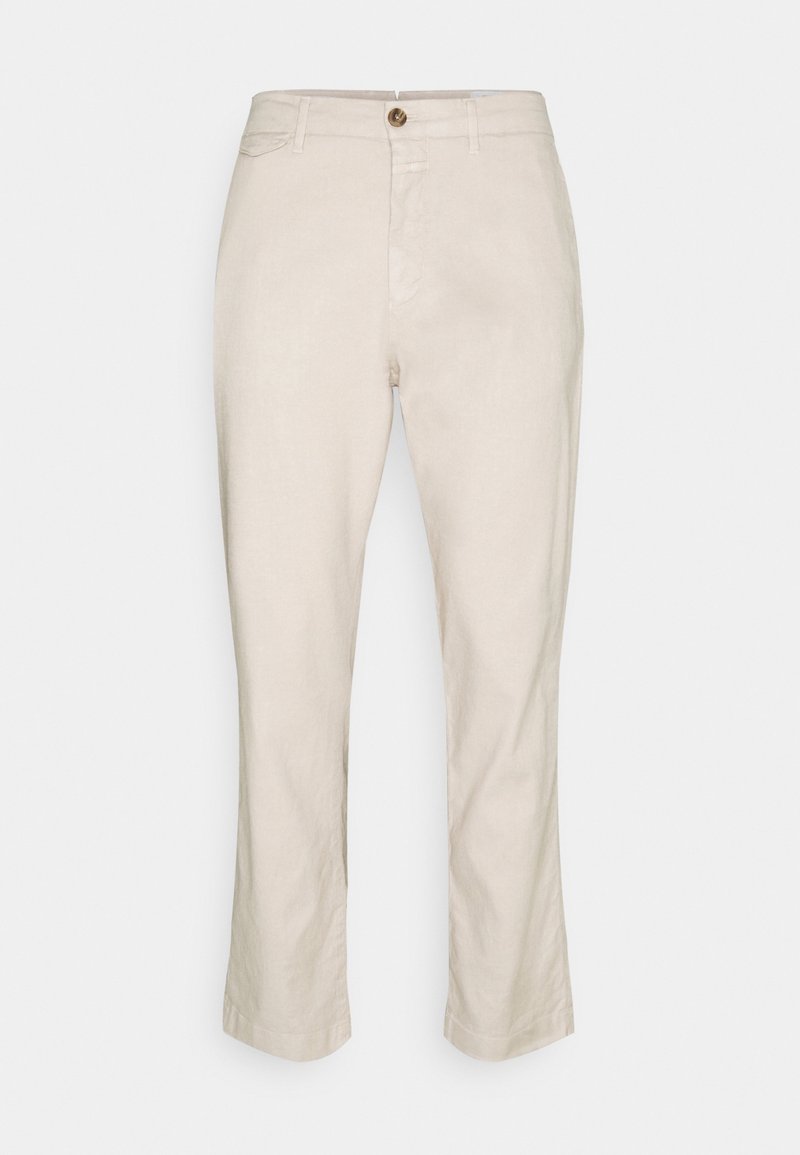Beżowe lniane spodnie o prostej nogawce, z przodu zapinane na guzik, z bocznymi kieszeniami i gładką fakturą.
