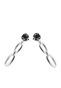 Pendientes con piedras preciosas negras y cadenas de metal plateado. Piedras redondas facetadas en un engaste de garras, conectadas por eslabones ovalados.