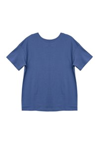 Niebieska koszulka z krótkim rękawem wykonana z miękkiej tkaniny. Posiada okrągły dekolt i swobodny, prostokątny krój, bez widocznych oznaczeń.