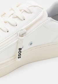 Thumbnail Image 9