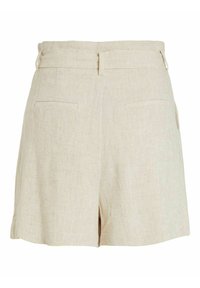 Shorts en lin beige avec une coupe ajustée. Caractérisés par une taille haute, deux poches avant, et une texture lisse. Style minimaliste, sans motifs.