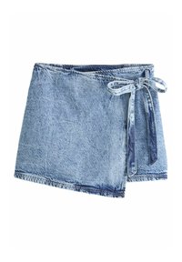 Denim suknja omota u svijetloplavoj boji, s vezivanjem na mašnu. Tkanina ima teksturirani završetak i sirovi rub s kontrastnim šavovima.