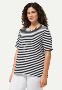 Ulla Popken STRIPED WILDLIFE GRAPHIC - Camiseta estampada - inky blue