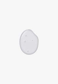 Przejrzysta, żelowa substancja o owalnym kształcie z gładką teksturą, z małymi bąbelkami i błyszczącym wykończeniem, na białym tle.