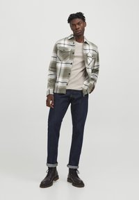 Jack & Jones PREMIUM JPRROY - Camisa - beetle