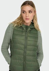 ONLY ONLNEWTAHOE HOOD - Waistcoat - kalamata