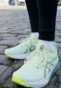 ASICS GEL-KAYANO 31 - Løpesko for vei - cool matcha/celadon