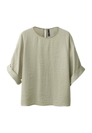 Lichtgroen linnen blouse met een ronde halslijn, korte opgerolde mouwen en een opening aan de achterkant die met een knoop is vastgezet. Zacht, gestructureerd materiaal.