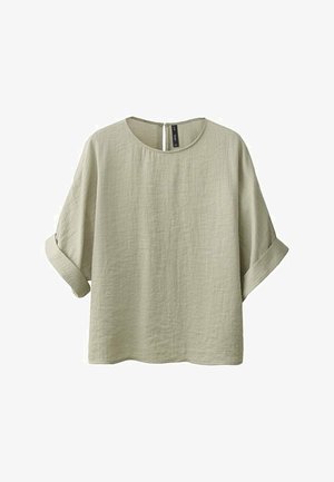 Helle grüne Leinenbluse mit rundem Ausschnitt, kurzen umgeschlagenen Ärmeln und einer Rückenöffnung, die mit einem Knopf gesichert ist. Weicher, strukturierter Stoff.