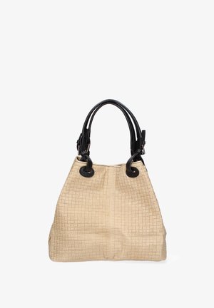 Beige geweven totebag met een gestructureerd rasterpatroon, zwarte lederen handvatten en ronde accenten. Zacht materiaal en een ruime ontwerp.