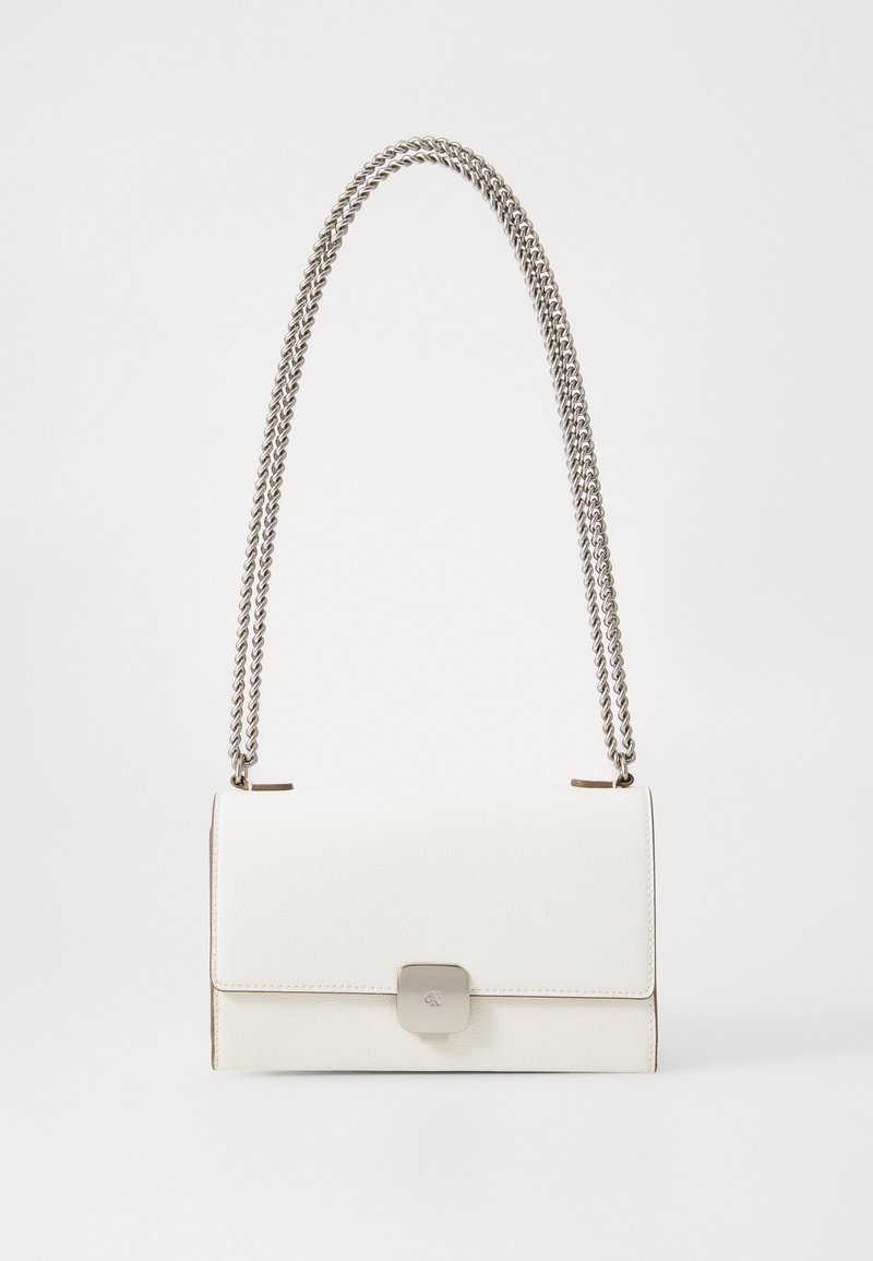 Calvin Klein Jeans - FORGED CHAIN FLAP BAG - Cross body bag - tofu, Enlarge