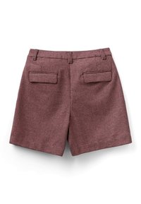 Punaiset ja mustat ruudulliset shortsit, joissa on sileä kangas, tasaiset takataskut ja suora leikkaus, varustettuna siistillä vyötäröniitylla.