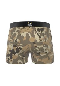 Boxers à motif camouflage en beige, brun et noir avec une finition en tissu doux et une taille élastique noire comportant une étiquette de logo.