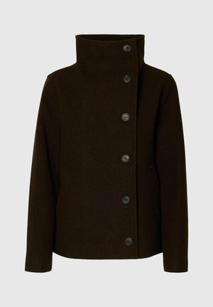 Manteau en laine brun avec un col montant, six boutons noirs à l'avant et des poches latérales. Texture lisse, coupe ajustée.