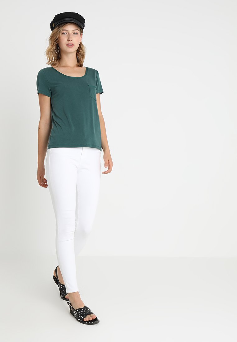 Soaked in Luxury T shirts june bug green Zalando.no Soaked in Luxury T-shirts - june bug green