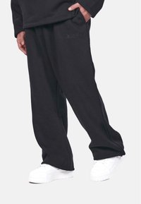 Dropsize RELAXED FIT JOGGER - Verryttelyhousut - black