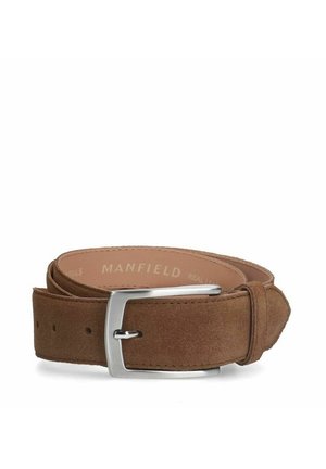 Bruine suède riem met een zilveren metalen gesp, met een gladde textuur en meerdere bevestigingsgaten. Binnenin gemarkeerd met "MANFIELD ECHTE LEREN."