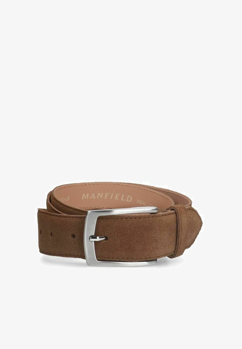 Bruine suède riem met een zilveren metalen gesp, met een gladde textuur en meerdere bevestigingsgaten. Binnenin gemarkeerd met "MANFIELD ECHTE LEREN."
