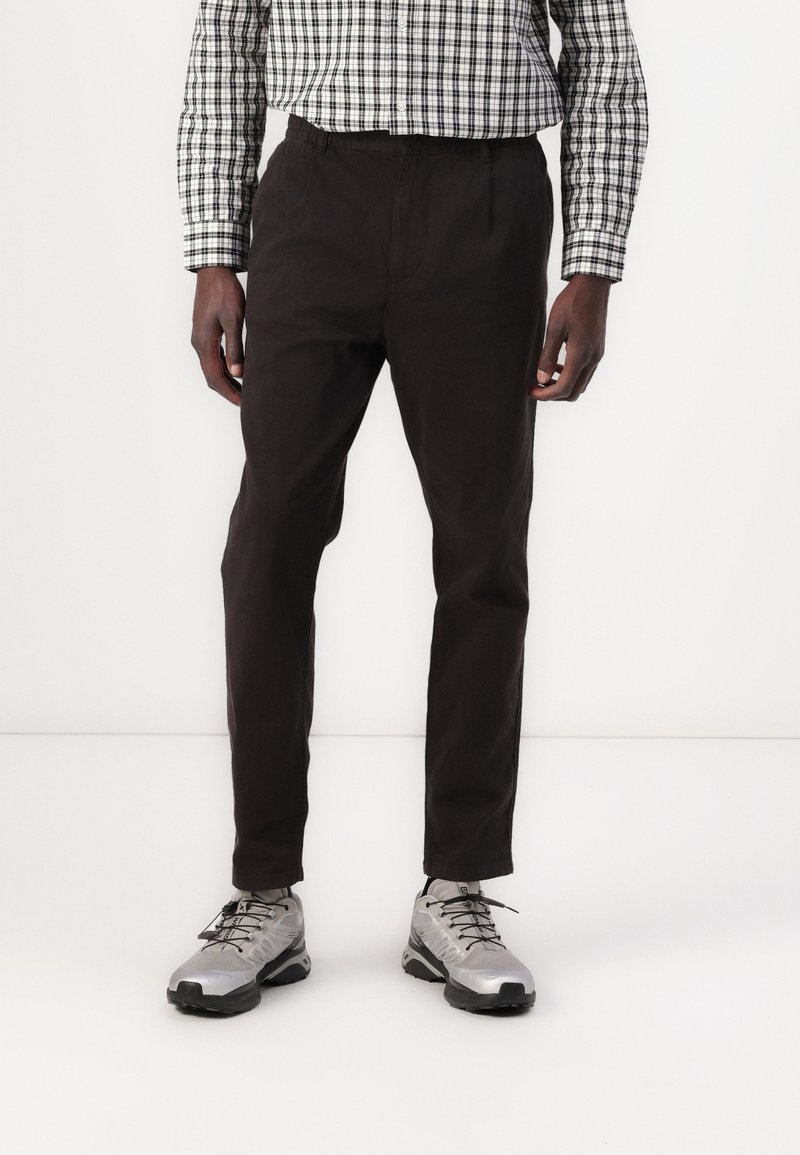 Tommy Jeans ISAAC CASUAL - Chinos - black