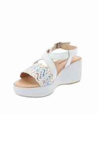 Sandali wedge bianchi con cinturino intrecciato in tessuto multicolore. Texture liscia, cinturino ankle regolabile e soletta imbottita per il massimo comfort.