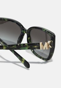 Michael Kors ACADIA - Solbriller - amazon green tortoise