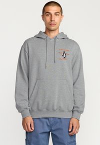 Grijze hoodie met een voorzak, een capuchon met trekkoord en een geborduurde oranje en zwarte logo. Gemaakt van zachte, gestructureerde stof. Casual pasvorm.