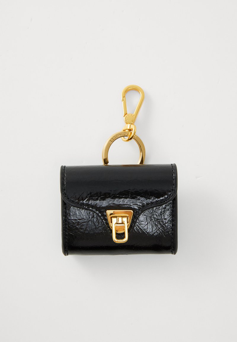 Schwarzes Leder-Schlüsselanhänger-Portemonnaie mit strukturiertem Oberflächen, goldenen Beschlägen und einem Verschluss. Verfügt über ein strukturiertes Design mit rechteckiger Silhouette.